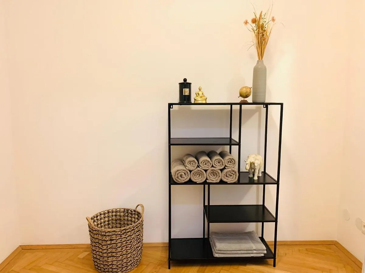 Ruhige Wohnung Im Gasometer Wien *Wifi*U3*Netflix* 0*,  Österreich